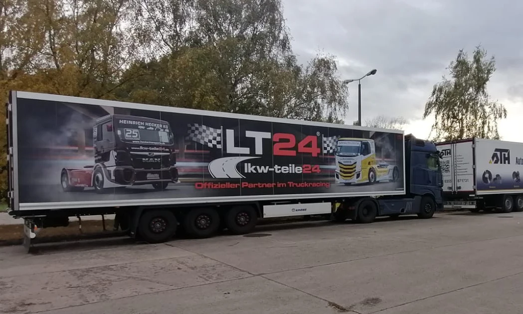 Logistik Innovation parkende LKWs